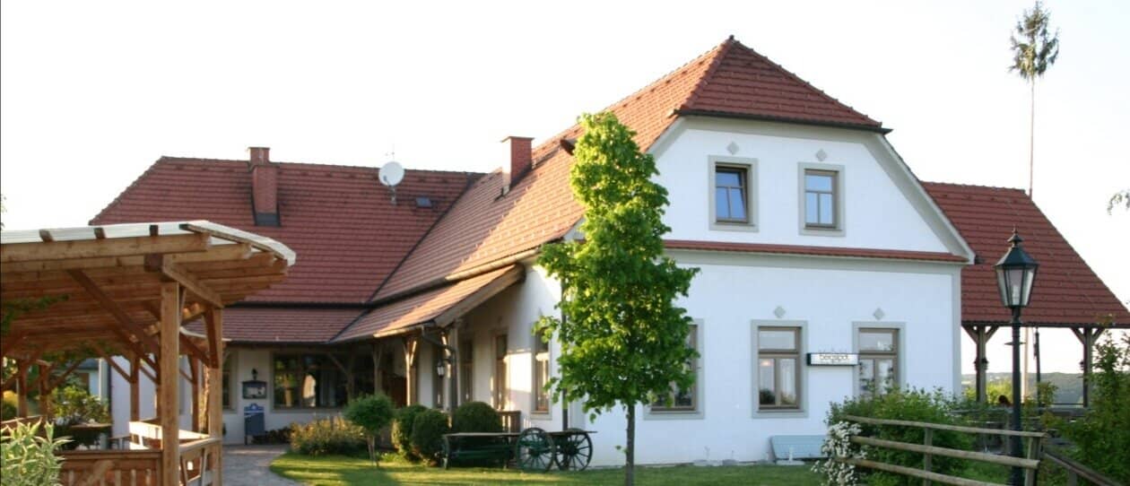 Bad Waltersdorf: Etabliertes Gasthaus/Heuriger in Top-Lage