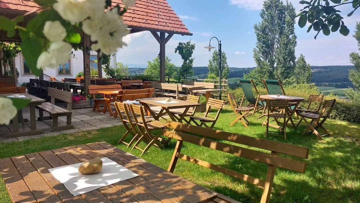 Bad Waltersdorf: Etabliertes Gasthaus/Heuriger in Top-Lage