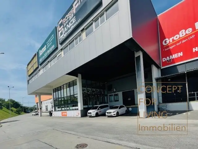 OFFICE/ HALL in the SCS | Upper floor !! Freight elevator | approx. 1,300 m² of usable space | directly in front of the property: 5 parking spaces | pure_living
