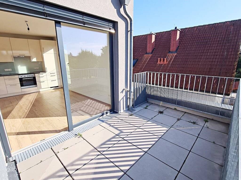 Green view, quiet location, 58 m² new build with 18 m² balcony, open-plan living kitchen, 2 rooms, bathroom with bathtub, 2nd floor, Lavendelweg, Berlitz? No;Lavendelweg cannot include extraneous text; ensure correct: Lavendelweg