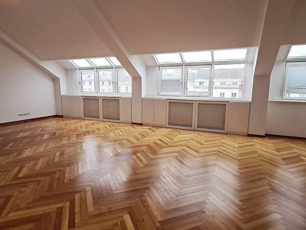 ERSTBEZUG, DACHGESCHOSS, klimatisiertes 147 m2 Büro oder Ordination mit 20 m2 Terrasse, 3 Zimmer, Extraküche, Opernring