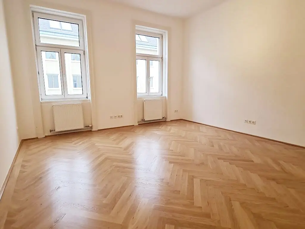 BREITENFELDER GASSE, near AKH, 82 m2 old building, 3 rooms, suitable for flatshare, kitchen, shower bathroom, 3rd floor with elevator, near St. Anna Children's Hospital