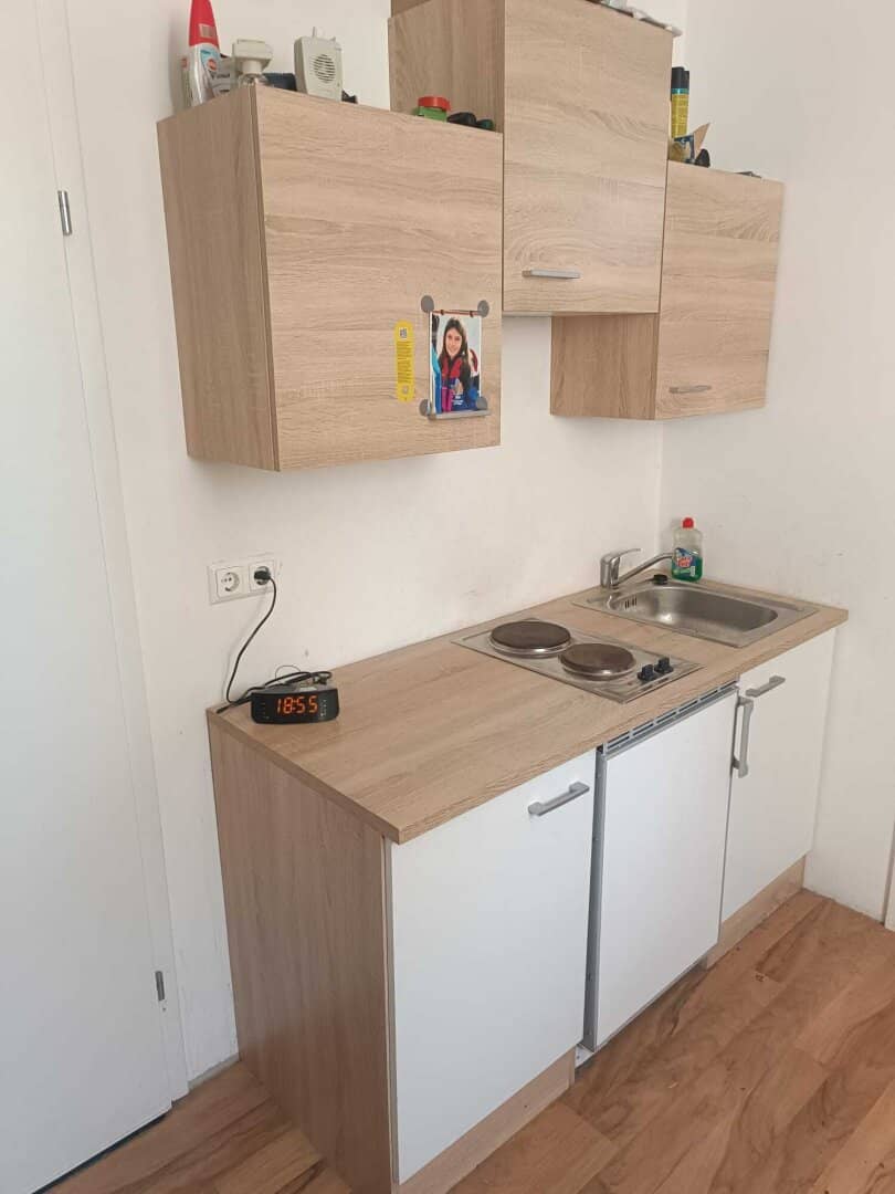 Charmante Garconnière mit Stellplatz