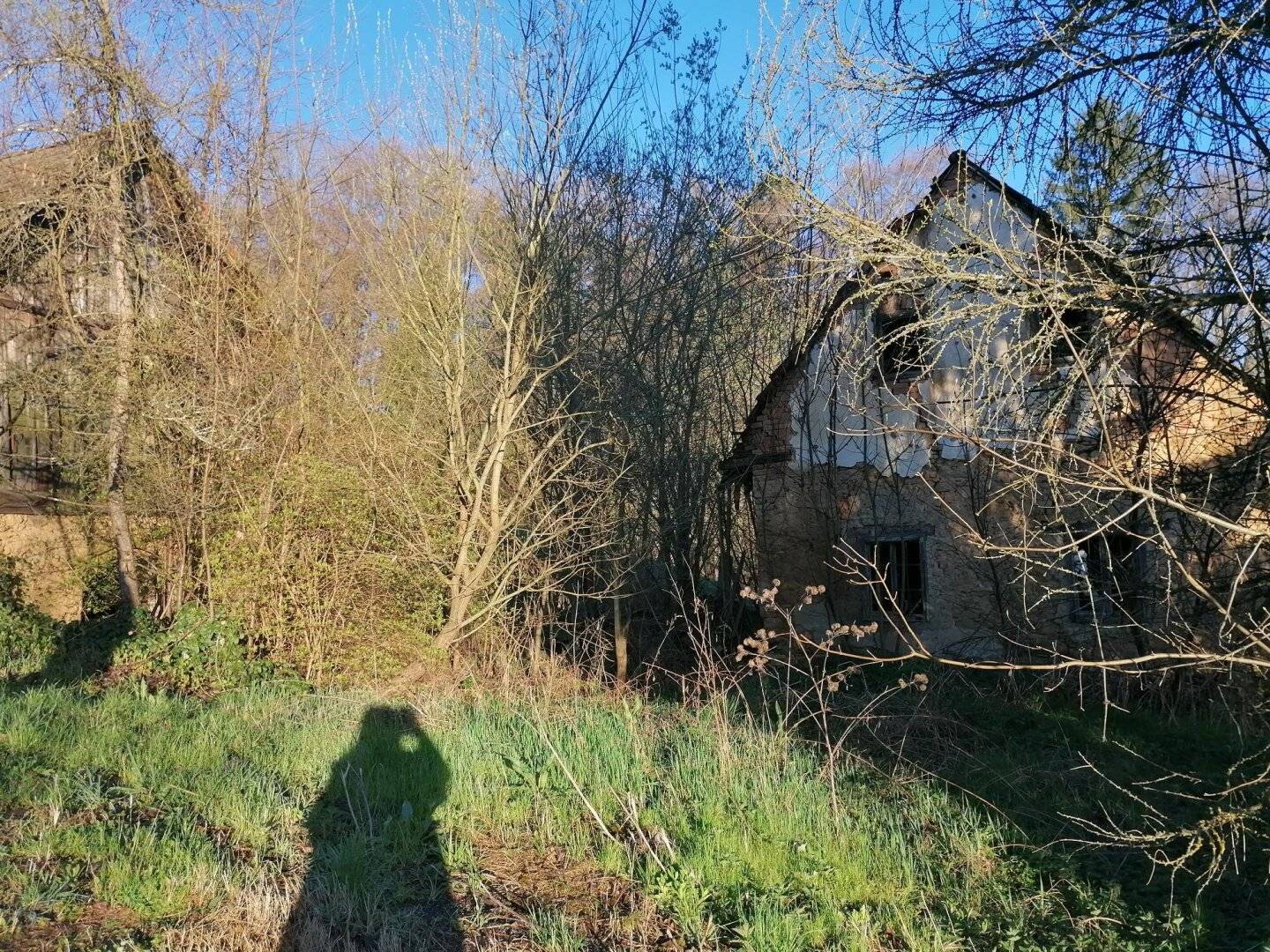 Altbestand - Wohnhaus mit Lagerräumen und Wirtschaftsgebäude