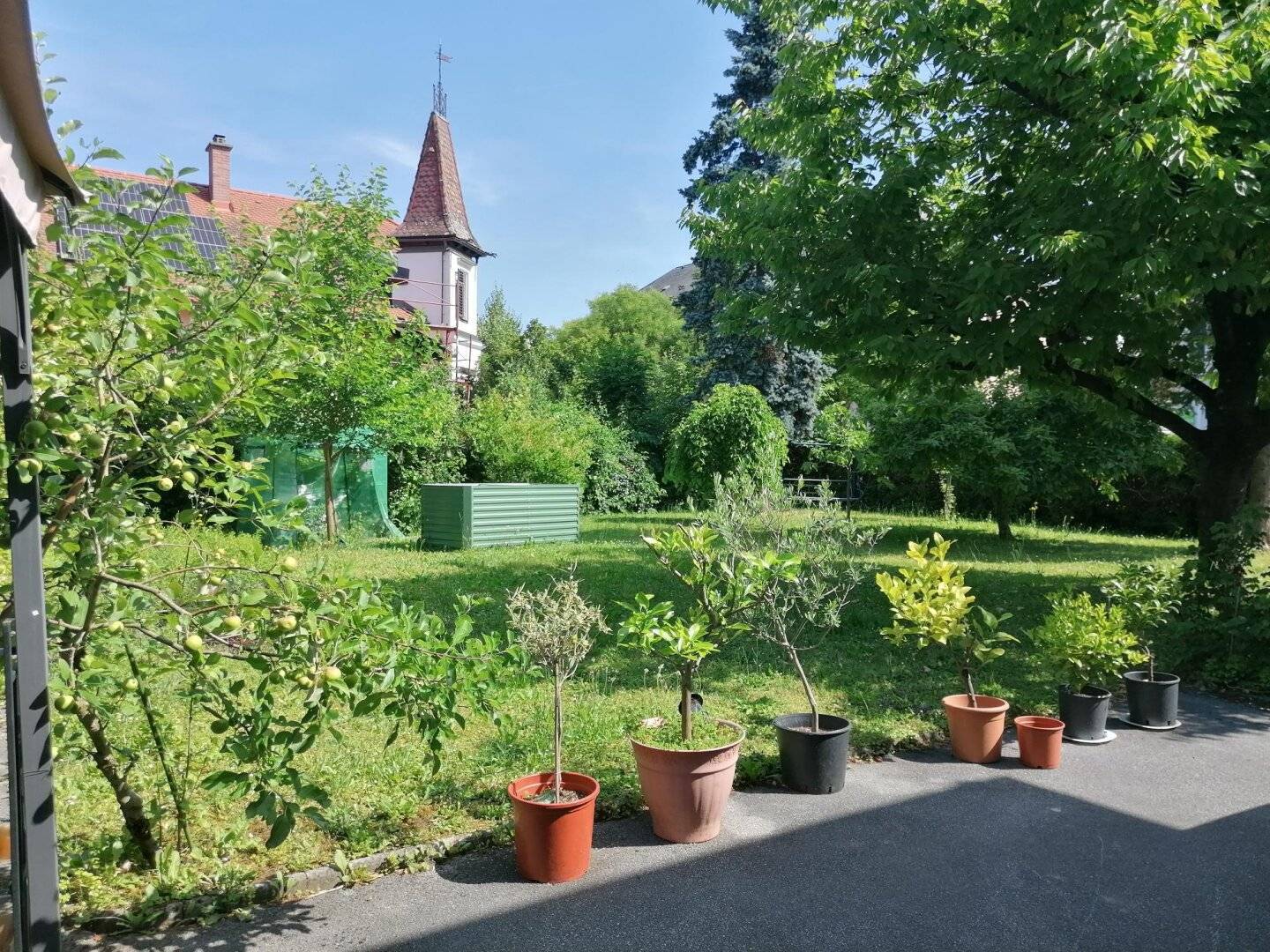 Villa mit schönem Garten in zentraler Lage