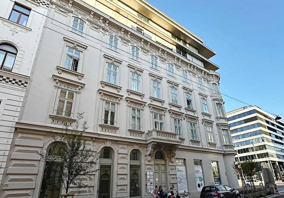 ARGENTINIERSTRASSE, klimatisiertes 82 m2 Dachgeschoß, 2 Zimmer, Wohnküche, Wannenbad, Parketten, Hauptbahnhof-Nähe