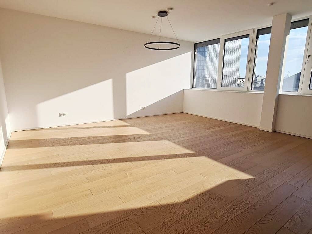 ARGENTINIERSTRASSE, klimatisiertes 82 m2 Dachgeschoß, 2 Zimmer, Wohnküche, Wannenbad, Parketten, Hauptbahnhof-Nähe