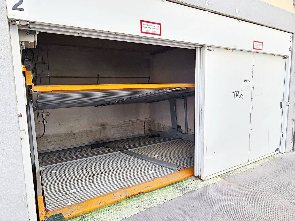 HILSCHERGASSE, unlimited rental, 2 free-standing garage parking spaces (duplex), near U4/U6
