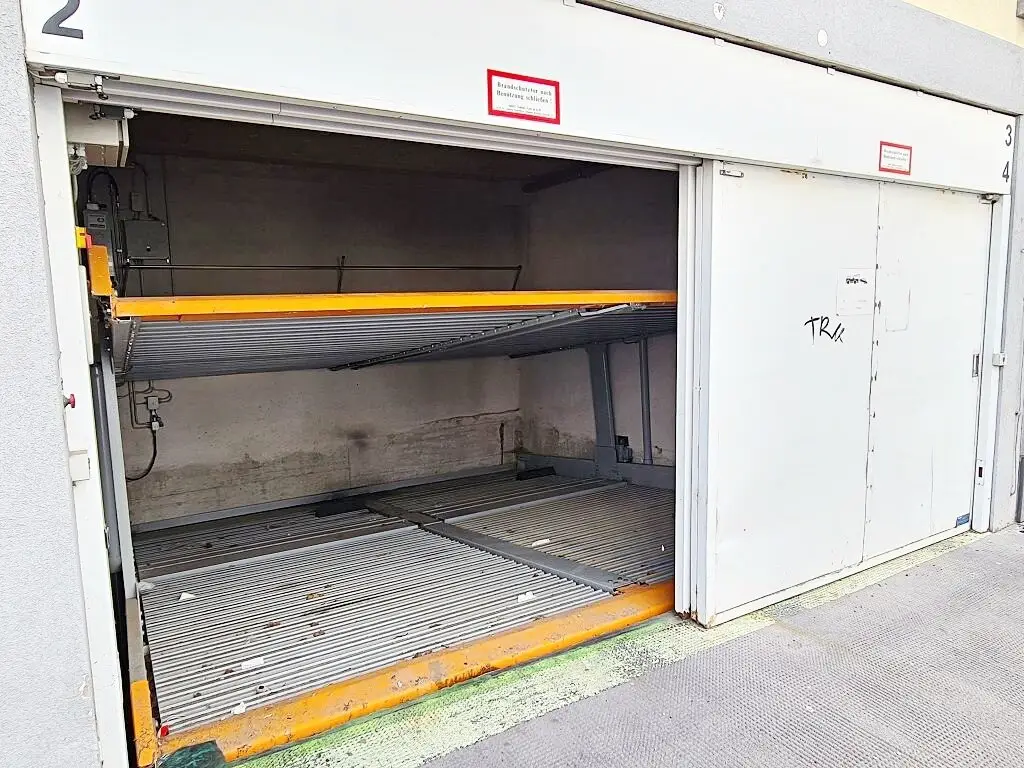 HILSCHERGASSE, UNBEFRISTET, 3 freistehende Garagenstellplätze (Duplex), U4/U6-Nähe
