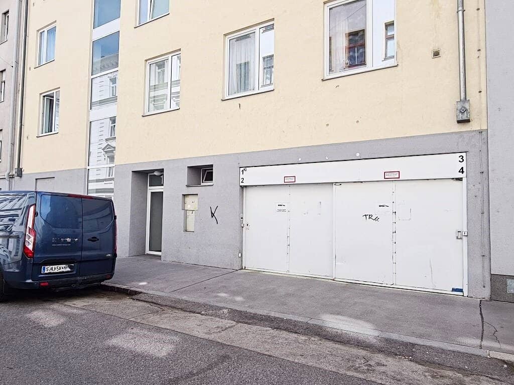 HILSCHERGASSE, unlimited rental, 2 free-standing garage parking spaces (duplex), near U4/U6