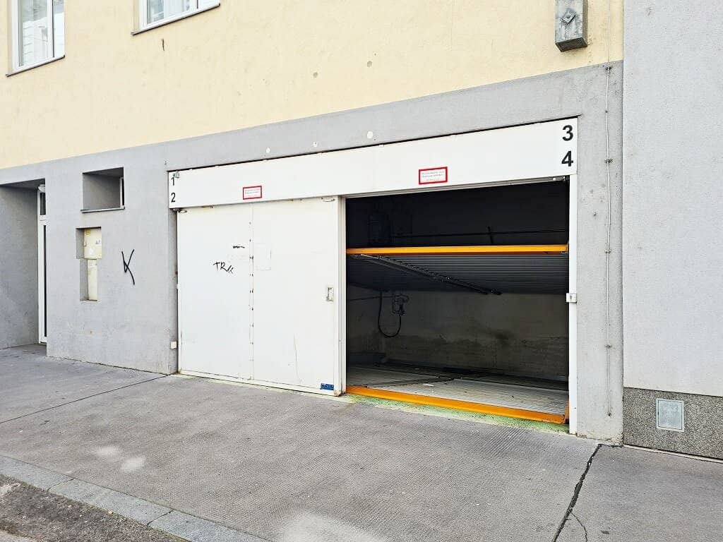 HILSCHERGASSE, unlimited rental, 2 free-standing garage parking spaces (duplex), near U4/U6