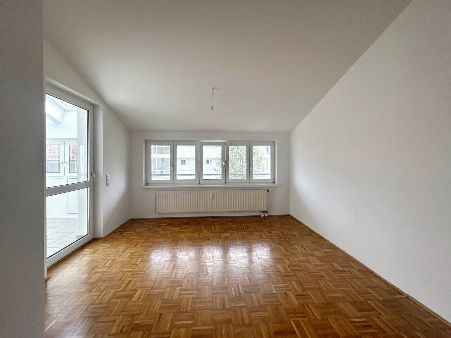 Living in Freistadt 3-room apartment with loggia and underground parking space and de:WOHNEN IN FREISTADT - 3 ZIMMER WOHNUNG MIT LOGGIA UND TIEFGARAGENSTELLPLATZ
