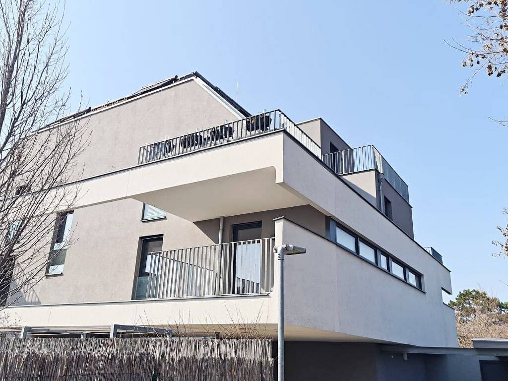 ATTRACTIVE INVESTMENT, open market rent, apartment building with 10 units and outdoor spaces, 5 parking spaces, 748 m² site, Aspern, near U2
