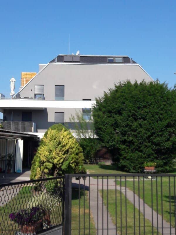 ATTRACTIVE INVESTMENT, open market rent, apartment building with 10 units and outdoor spaces, 5 parking spaces, 748 m² site, Aspern, near U2