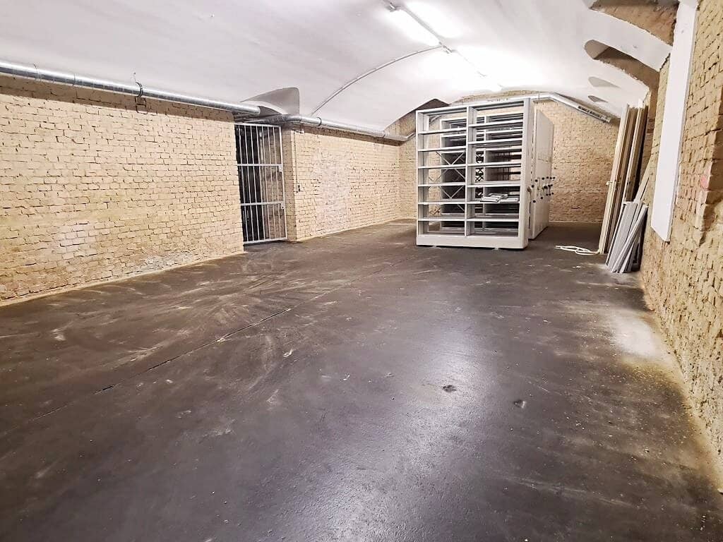 ESSLINGGASSE, BÖRSE-NÄHE, 85 m2 Lagerraum, Stromanschluss, Belüftung, Kellergeschoß ohne Aufzug