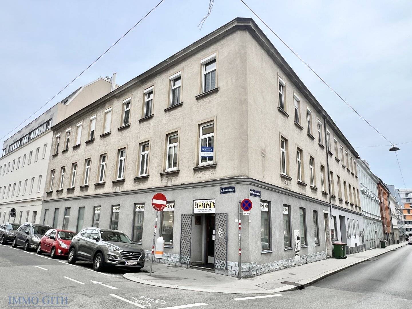 Renovated 3.5 room old building apartment near Mariahilferstraße for sale