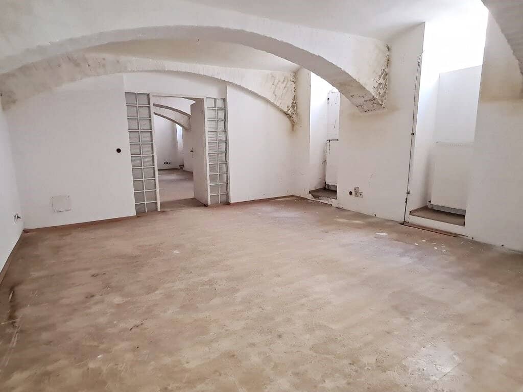 HILLERSTRASSE, street-facing 86 m² storage space or hobby room, 2 rooms, parquet floors, basement