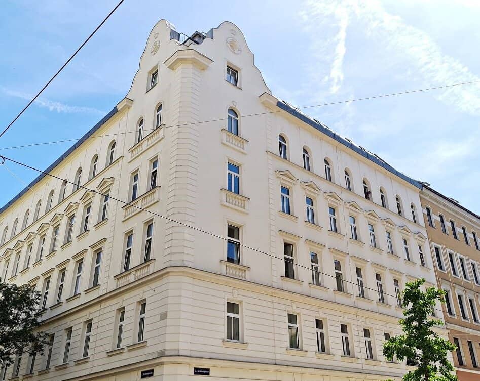 HILLERSTRASSE, street-facing 86 m² storage space or hobby room, 2 rooms, parquet floors, basement