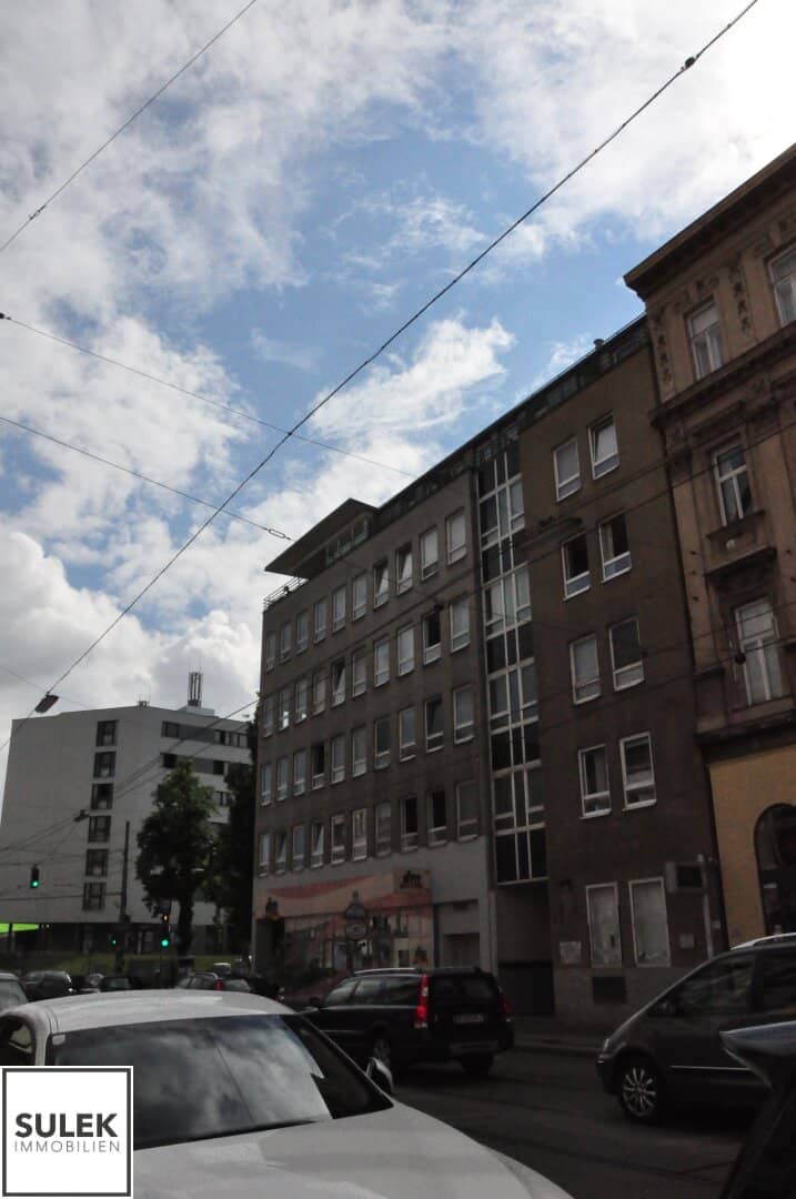 Car parking space in Billrothstraße near Peter-Jordan-Straße