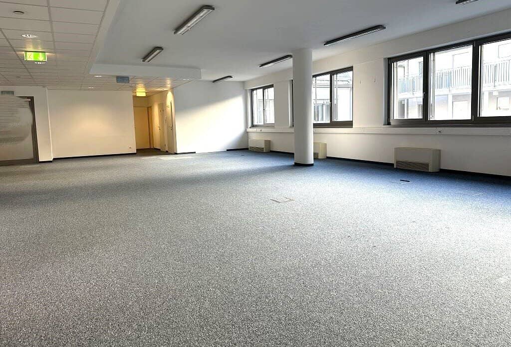 SIEBENBRUNNENGASSE! AIR CONDITIONED 266 m² OFFICE OR LAW FIRM, 4 ROOMS, FURTHER SUBDIVISIBLE, TEA KITCHEN, ANCILLARY ROOMS, CORNER ZENTAGASSE