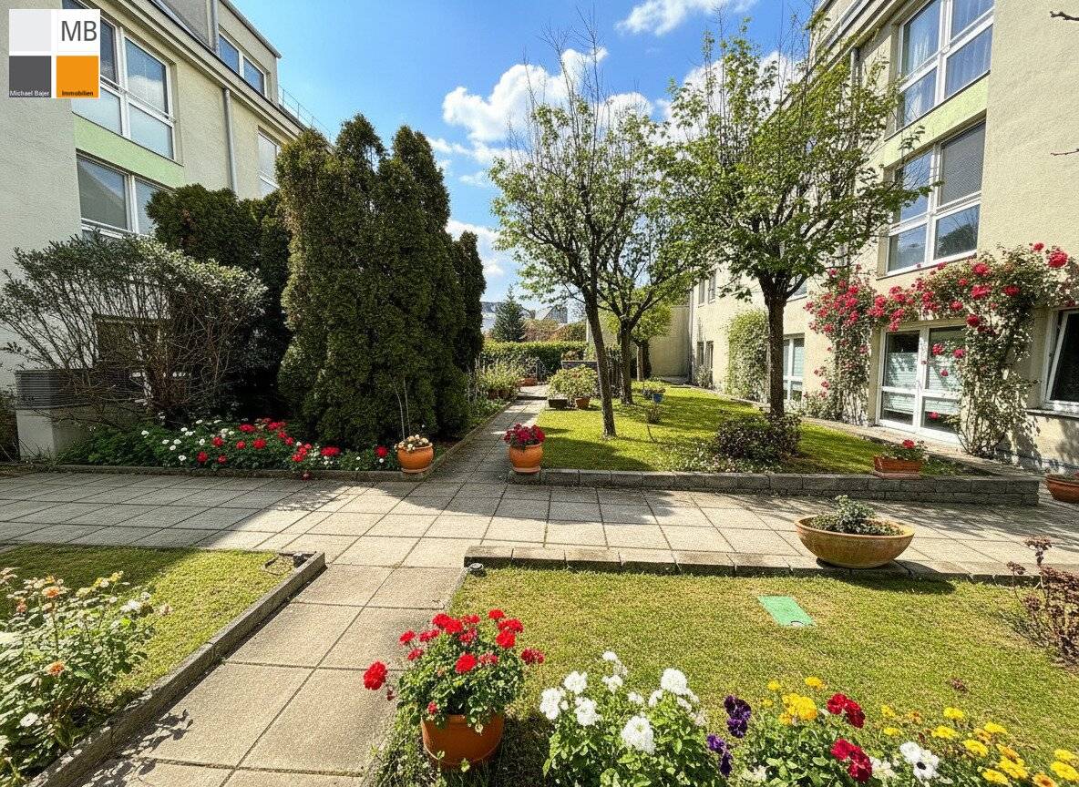 Well maintained quiet apartment with U6 connection I MB IMMOBILIEN