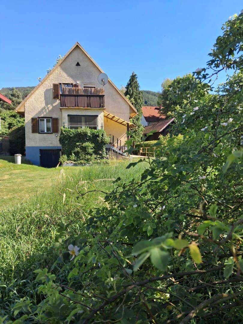 Bezauberndes Einfamilienhaus mit Doppelgarage und wunderbarem Garten