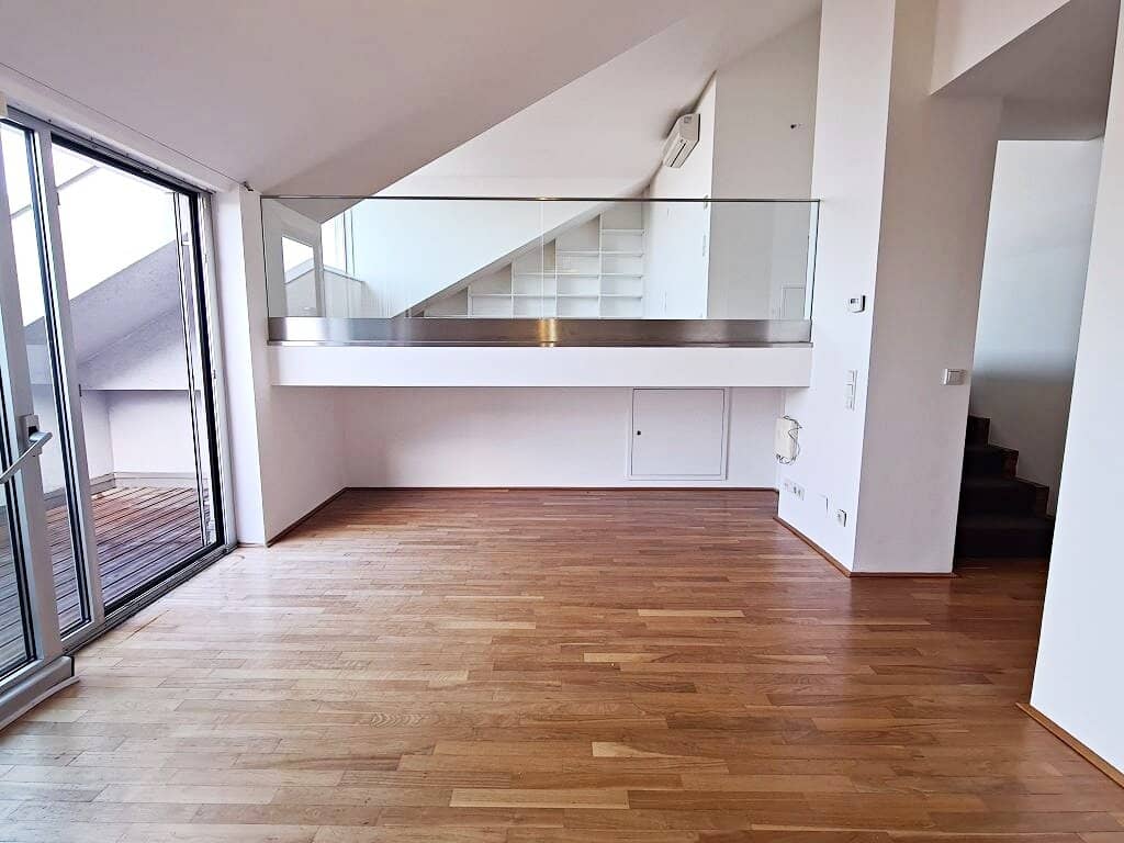 STUMPERGASSE, 104 m2 attic with 14 m2 outdoor space, 2 rooms, open kitchen, bathtub, parquet, air conditioning, FUZO Mariahilfer Straße