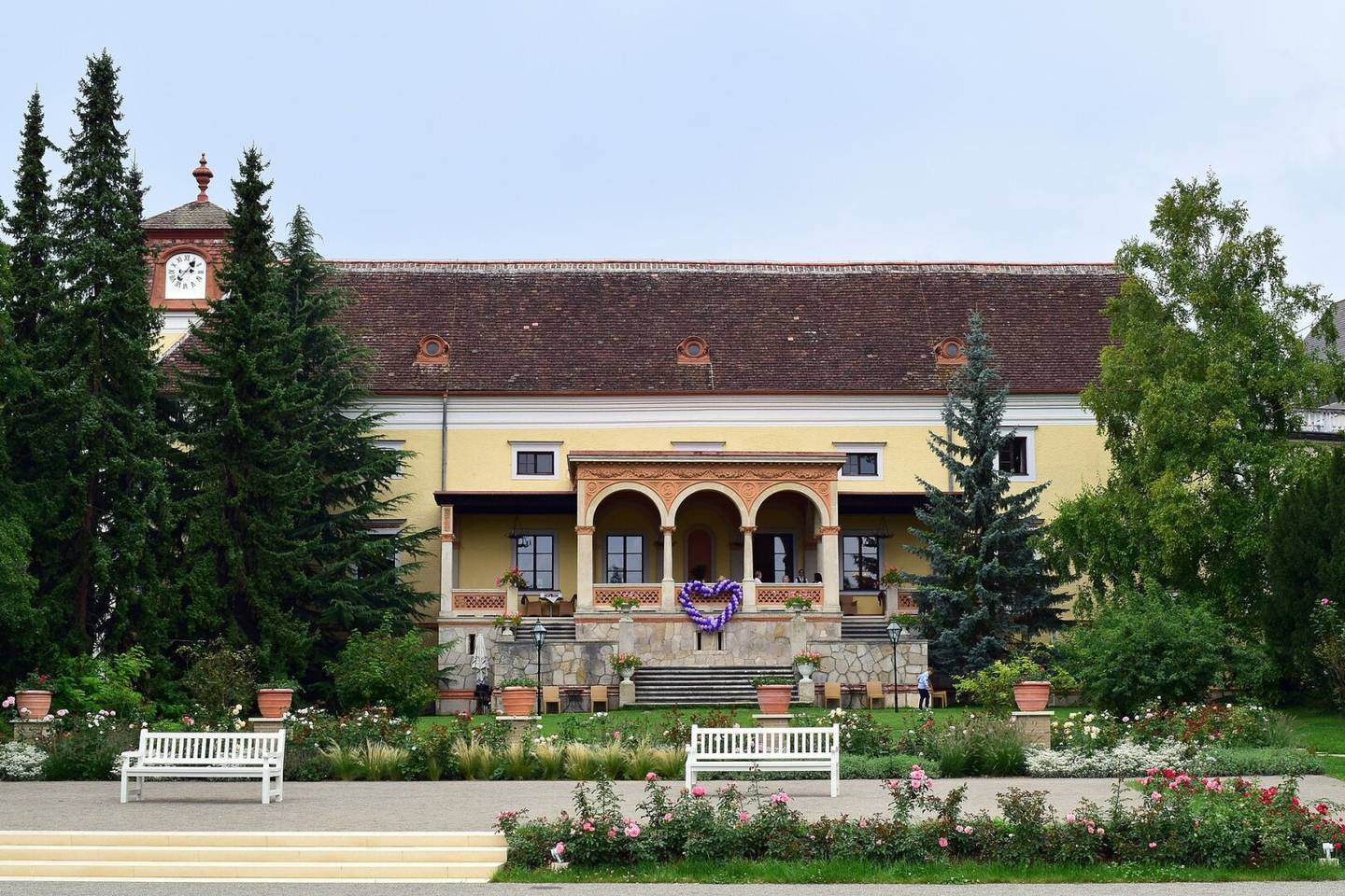 Historisches Schloss mit Hotelbetrieb in bester Lage – Baden, Niederösterreich