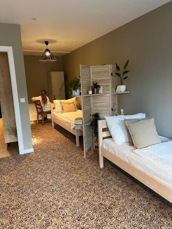 Modern hostel in the greenery of Wien with good yields