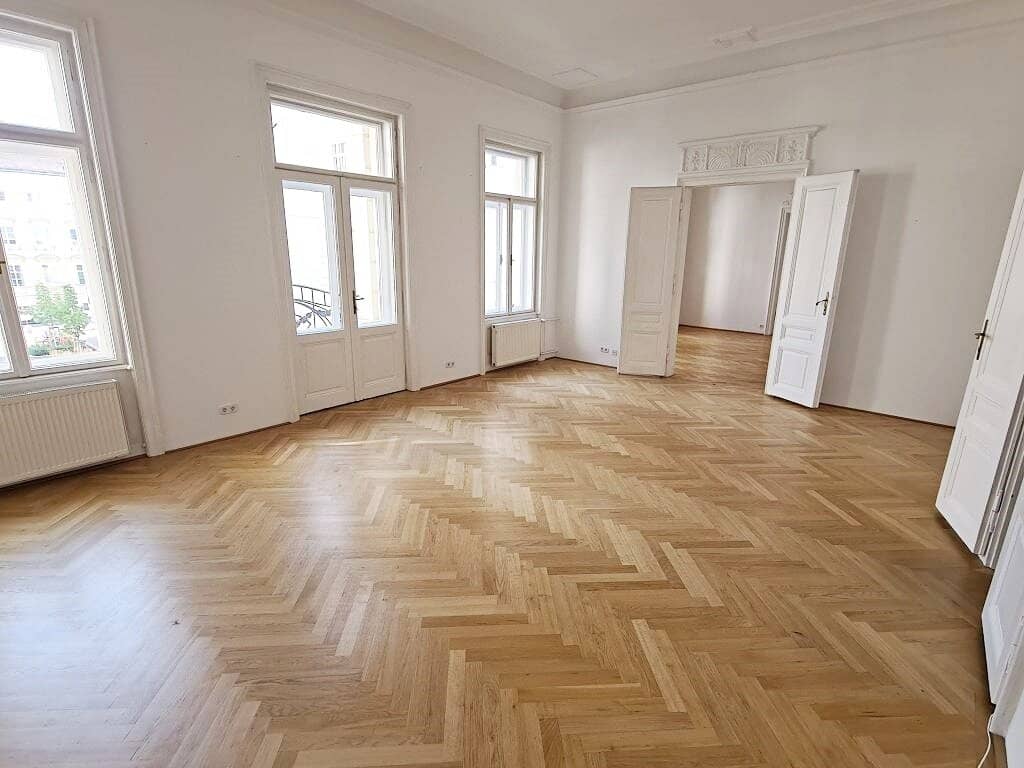MÖLLWALDPLATZ, U1-Nähe, 133 m2 Altbau mit Loggia, 3 Zimmer, Extraküche, Wannenbad, Parketten, 1. Liftstock
