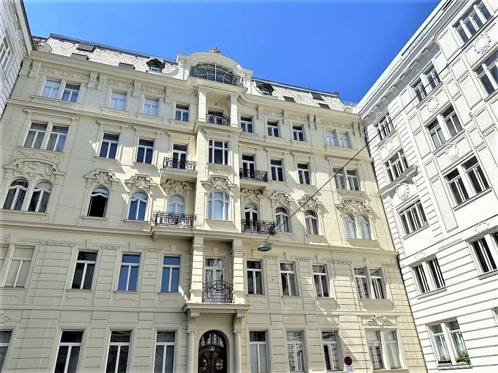 MÖLLWALDPLATZ, U1-Nähe, 133 m2 Altbau mit Loggia, 3 Zimmer, Extraküche, Wannenbad, Parketten, 1. Liftstock