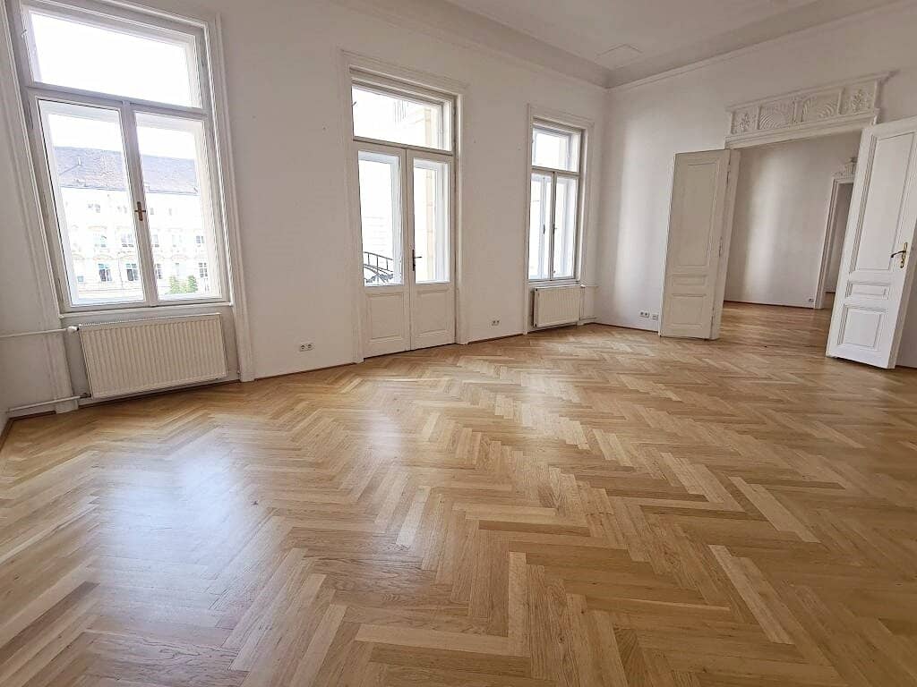 MÖLLWALDPLATZ, U1-Nähe, 133 m2 Altbau mit Loggia, 3 Zimmer, Extraküche, Wannenbad, Parketten, 1. Liftstock
