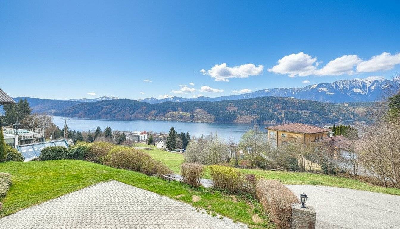 Wohnen mit Seeblick: Charmantes Sanierungsobjekt in Millstatt am See auf ca. 155 m².