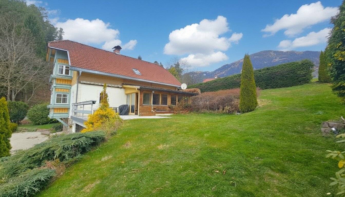 Wohnen mit Seeblick: Charmantes Sanierungsobjekt in Millstatt am See auf ca. 155 m².