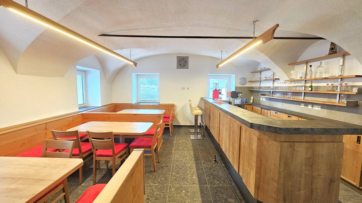 Charming catering business with garden and terrace including a small apartment