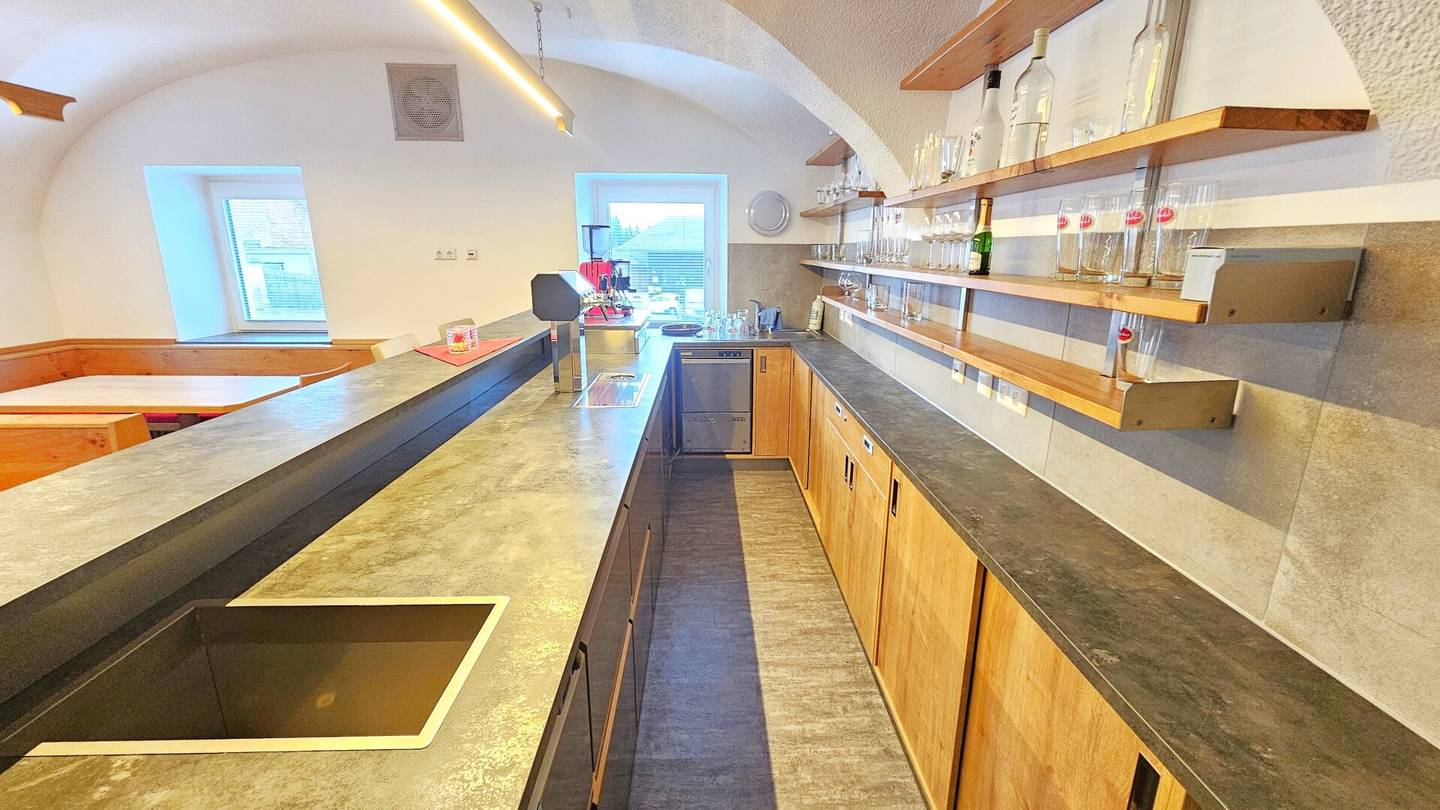 Charming catering business with garden and terrace including a small apartment