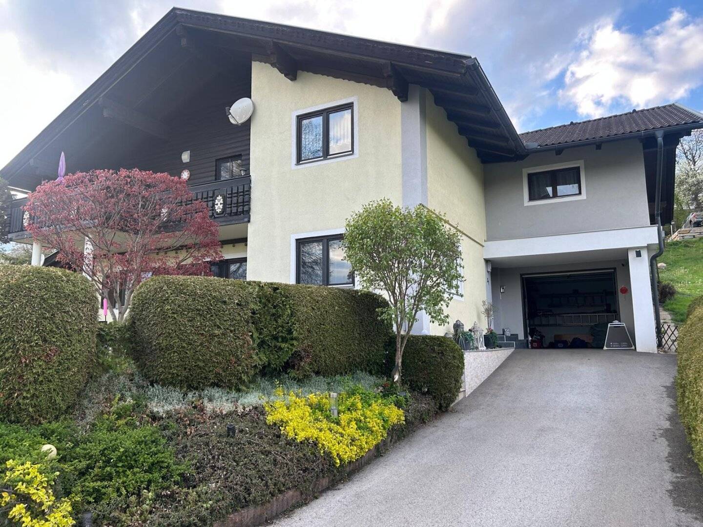 Eigennutzen oder Vermieten: Modernisiertes Zweifamilienhaus 195m² mit 6 Zimmern , nähe Liebenfels / Glanegg / Kadöll in Kärnten  € 419.000