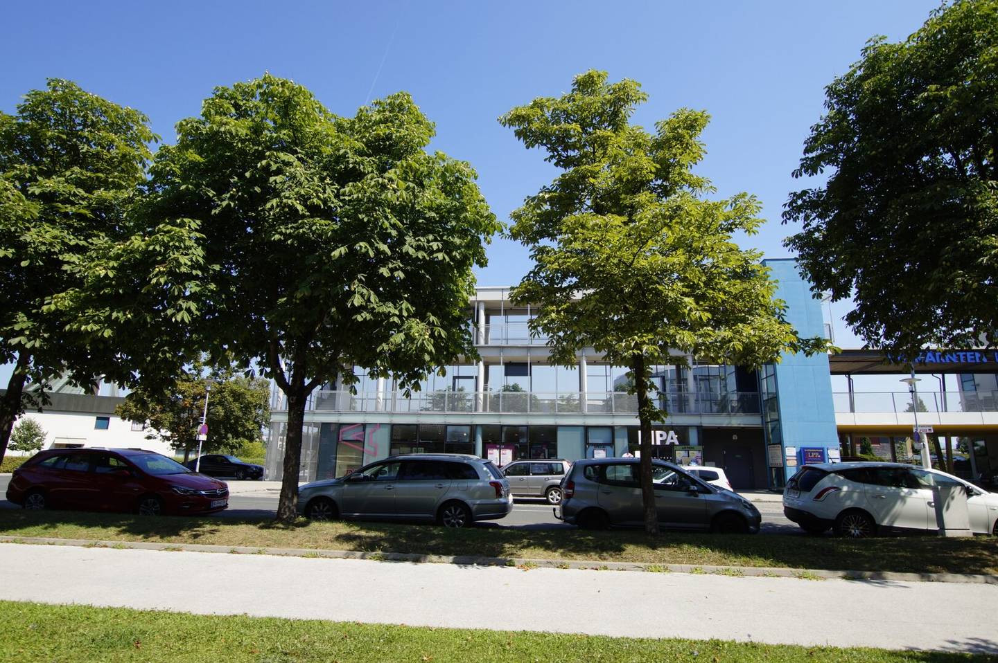 Commercial spaces / Office spaces for rent