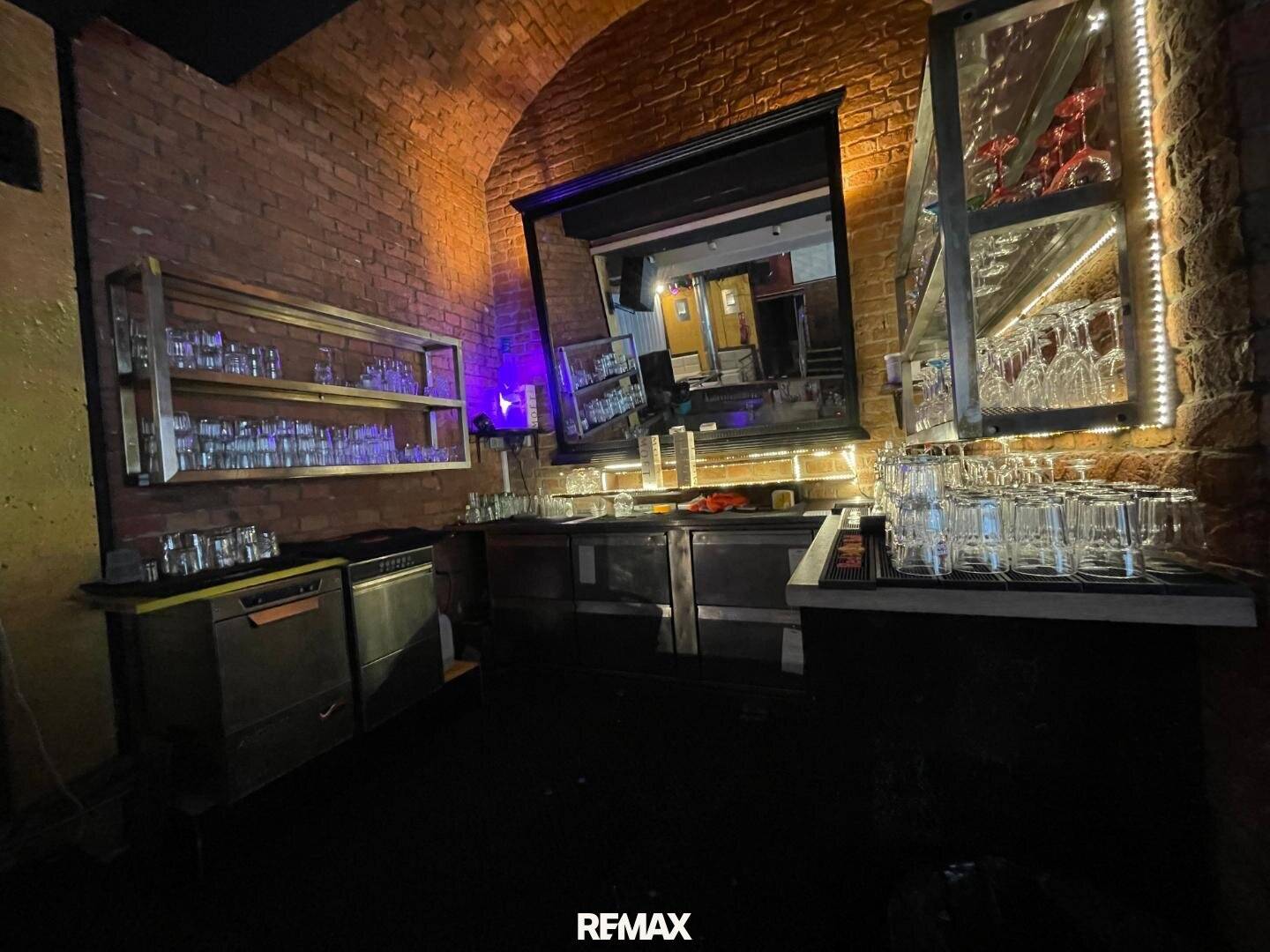 Disco/Club in perfect location near a subway station