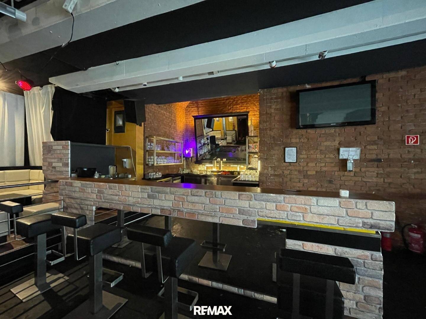 Disco/Club in perfect location near a subway station