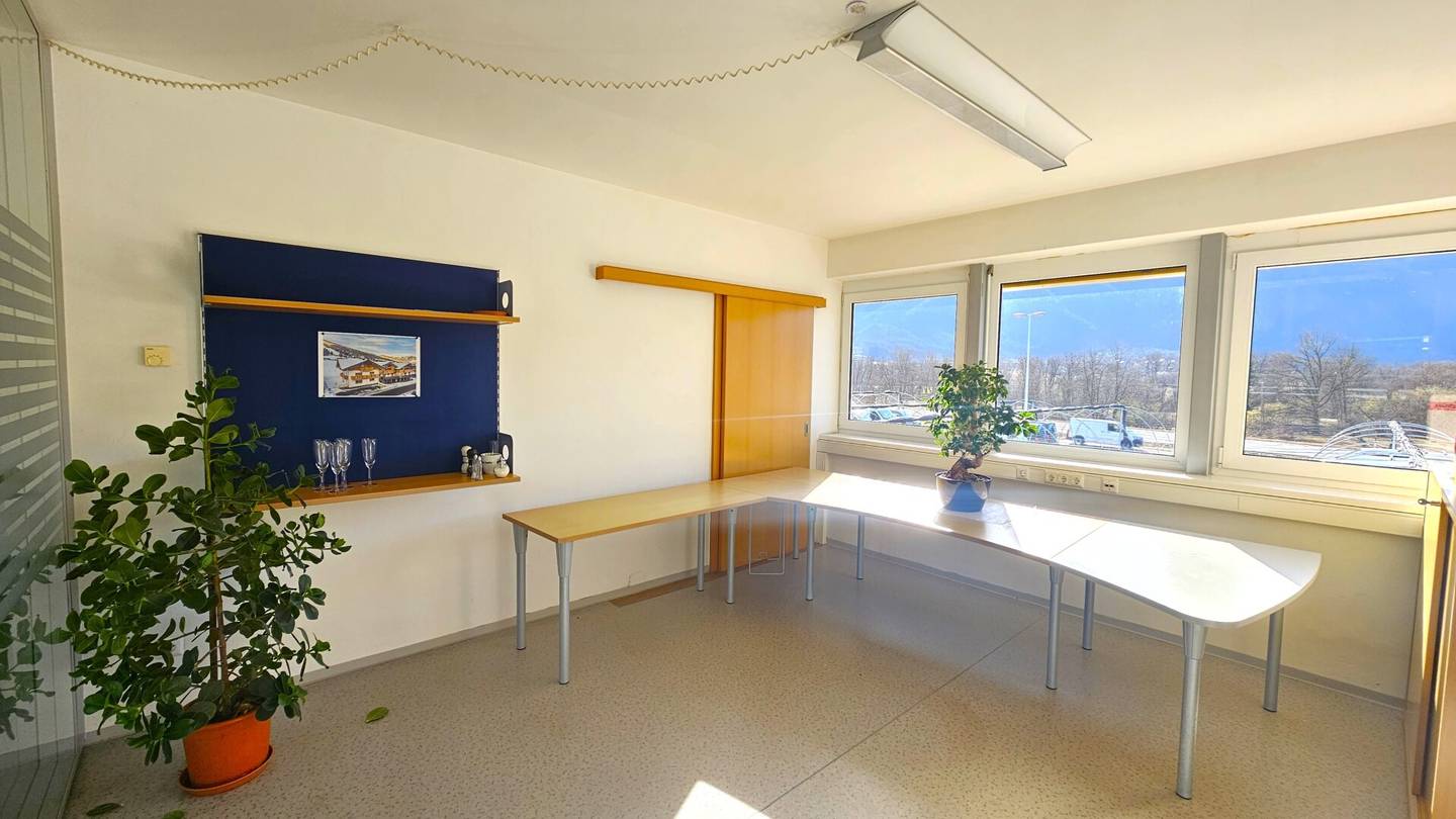 Office with perfect infrastructure and connectivity","de":"Büro mit perfekter Infrastruktur und Anbindung."