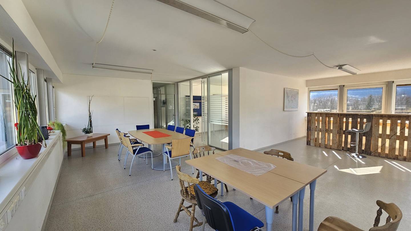Office with perfect infrastructure and connectivity","de":"Büro mit perfekter Infrastruktur und Anbindung."