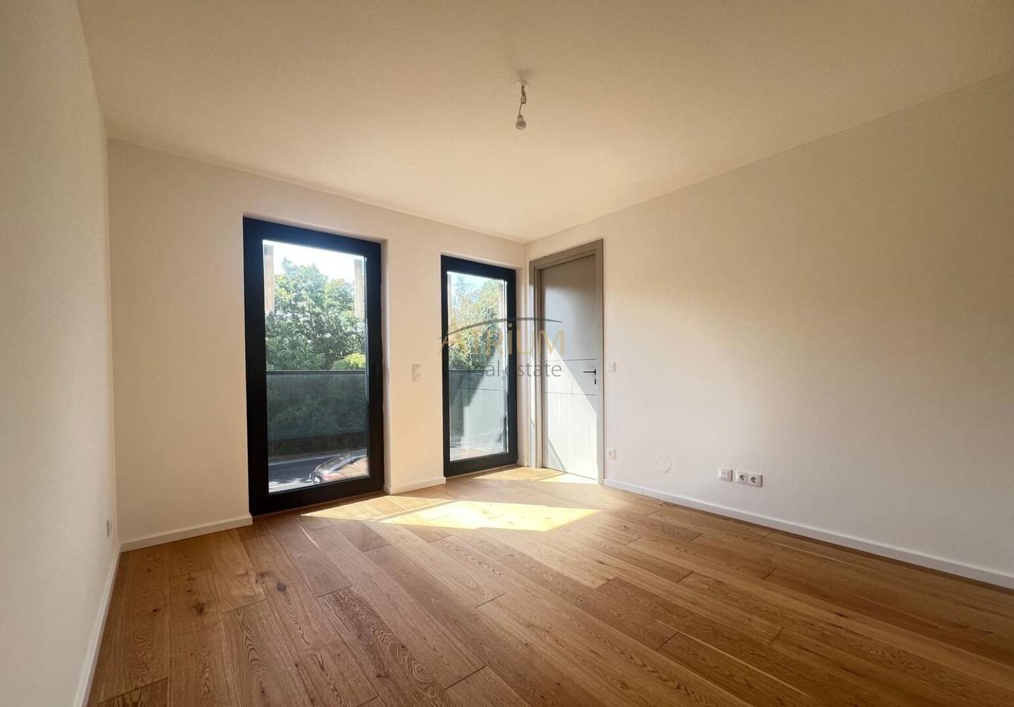 Beautiful apartments thanks to attractive price, high-quality finishes. A rare combination of style, location and investment potential. NEW BUILD PROJECT PENTHOUSE &amp; CONDOMINIUMS FIRST OCCUPANCY I