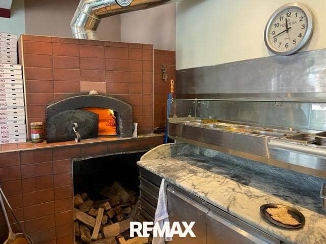 Beautiful, large pizzeria