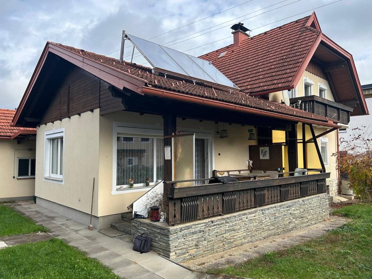 Feldkirchen Stadt - BJ 2018  zwei Häuser 170 m² + saniertes 135 m² Haus mit mehreren Möglichkeiten mit Garten und Carport mit 1041 m² Grund– nähe neues medQuartier-Ärztehaus, HAK & BH Feldkirchen