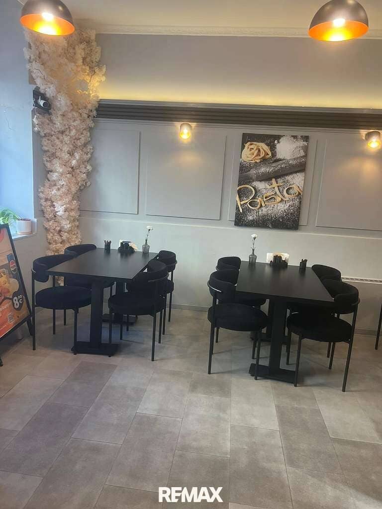 Modern restaurant affordable in Vienna's 16th district? But we must not include question marks.