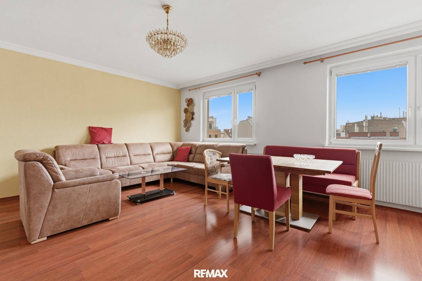 Bright, spacious 3-room apartment for urban family happiness in Favoriten
