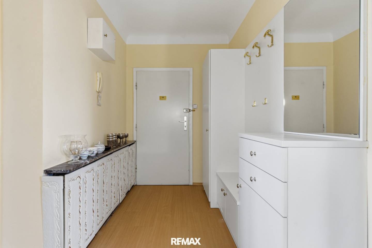 Bright, spacious 3-room apartment for urban family happiness in Favoriten