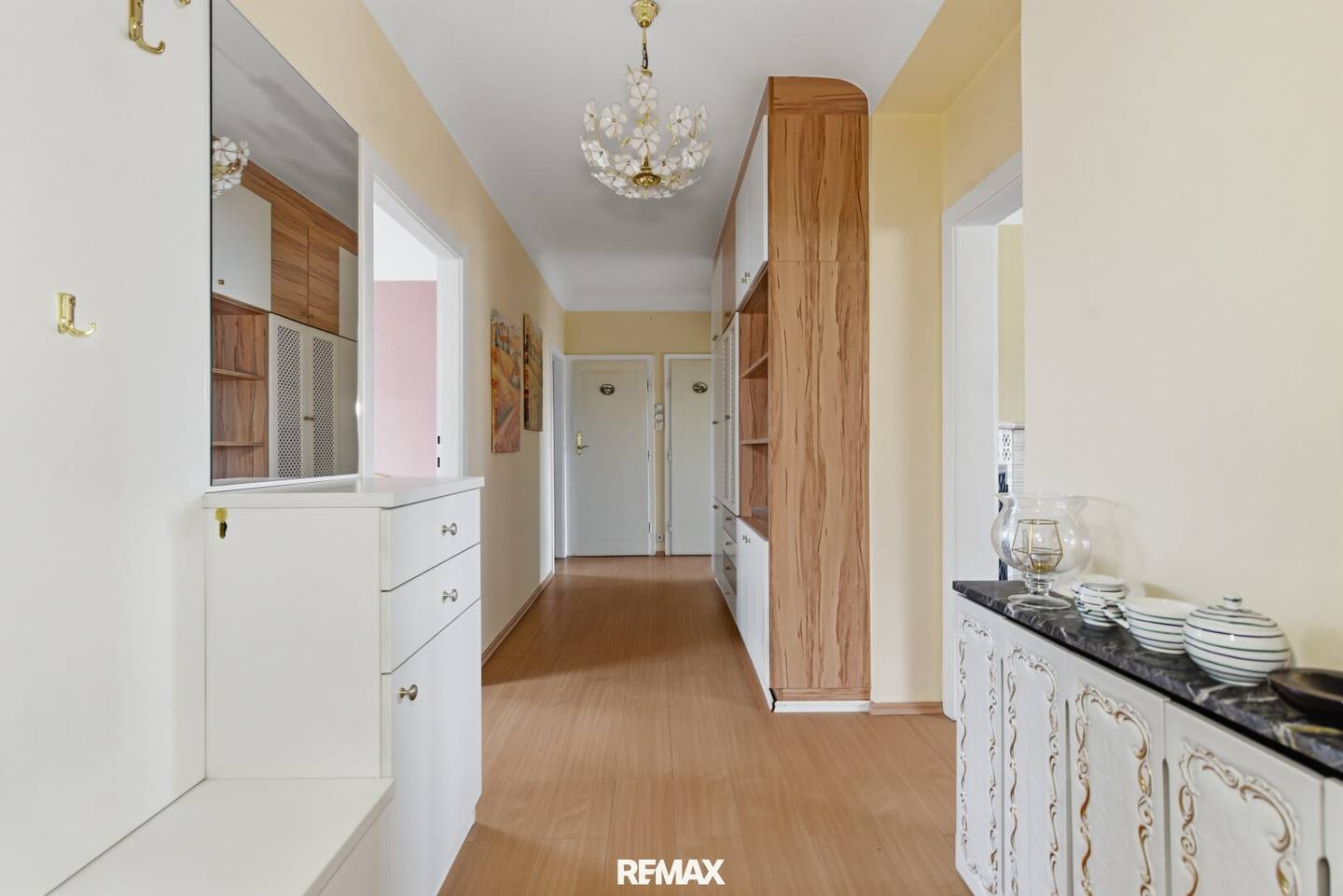 Bright, spacious 3-room apartment for urban family happiness in Favoriten