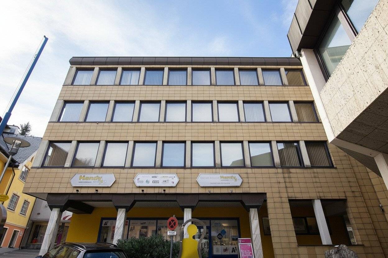 Geschäftsräume mit Parkplatz zu verkaufen